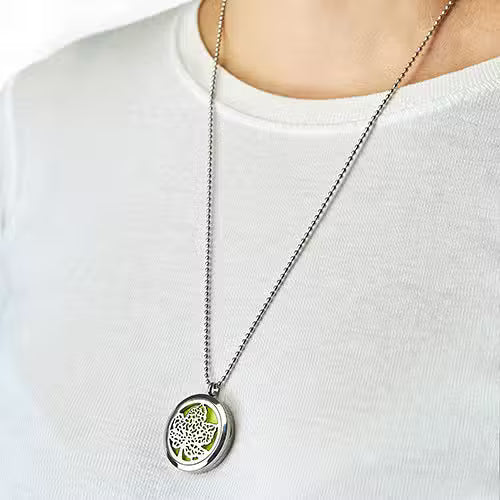 Aromatherapy Diffuser Necklace – Four Leaf Clover | 30mm Stainless Steel Locket